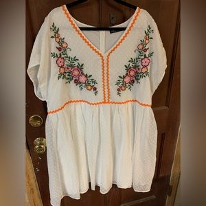 Adorable dress with floral detail